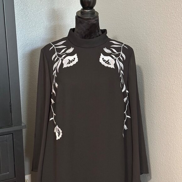 SLNY Dress Size 16W Black Mock Neck White Floral Embroidery Long Sleeve Formal - Picture 3 of 12